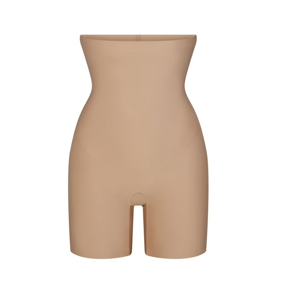 SKIMS Seamless Core Sculpt High Waisted Mid Thigh Short Clay Beige Shapewear NWT